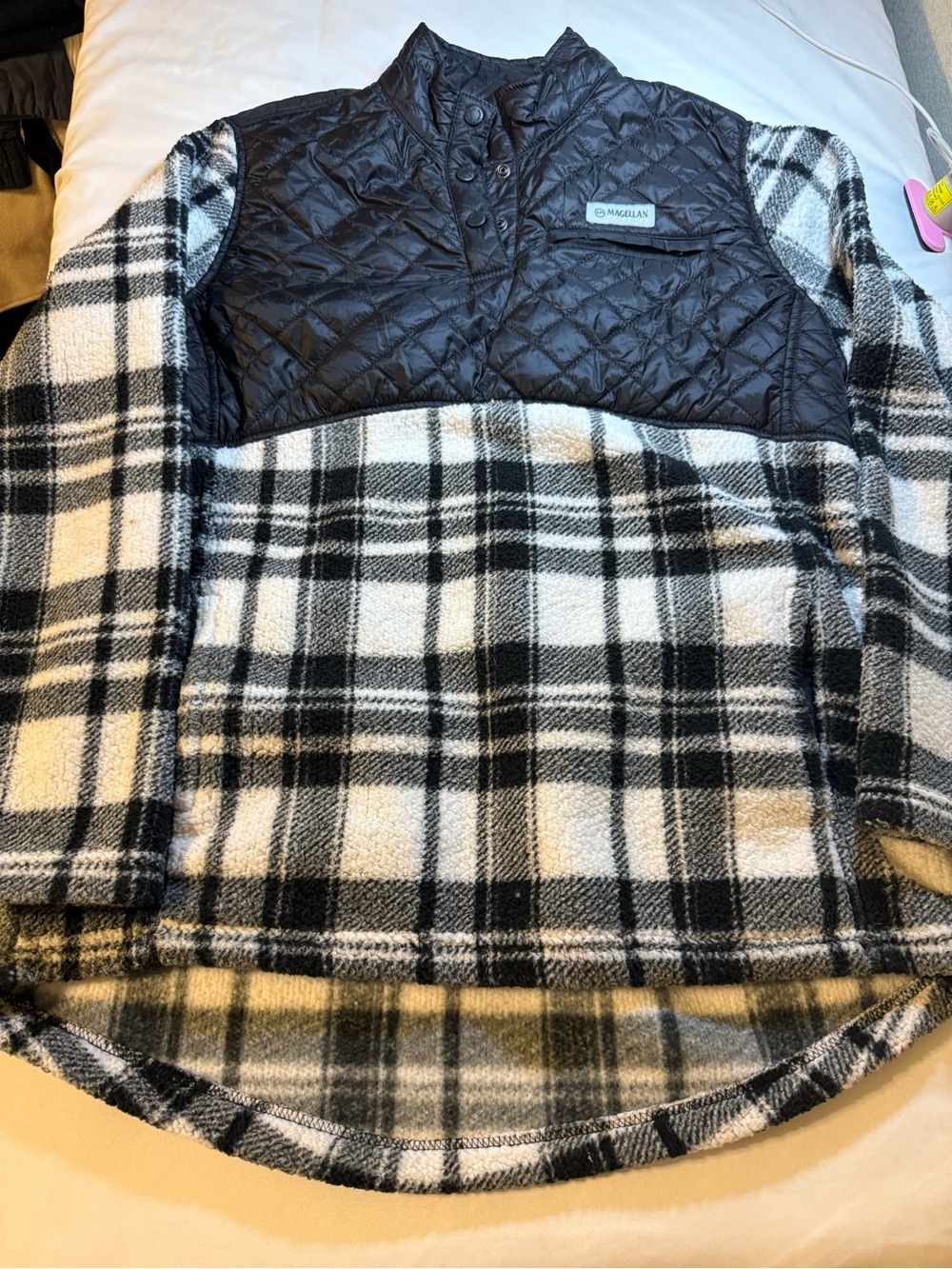 Magellan Outdoors Black Quilted Packable Jacket with Zipper Pocket
